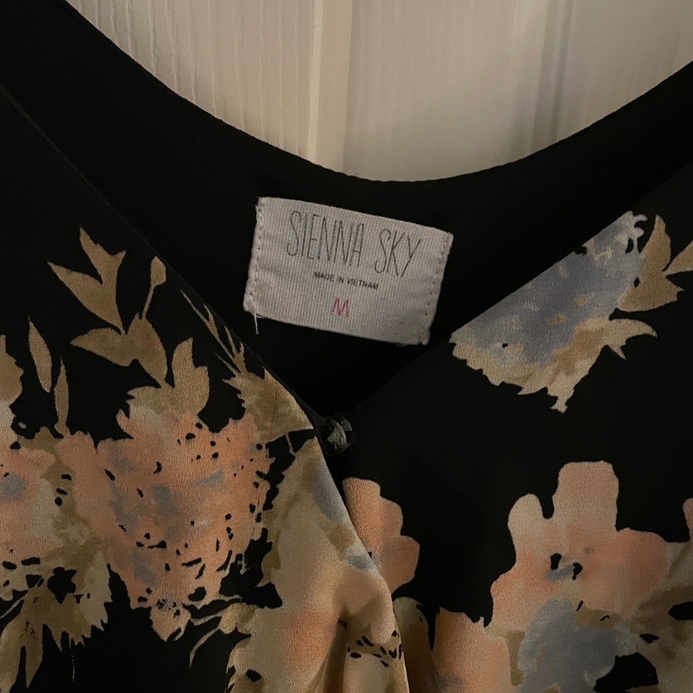 Floral Romper - Picture 2 of 3